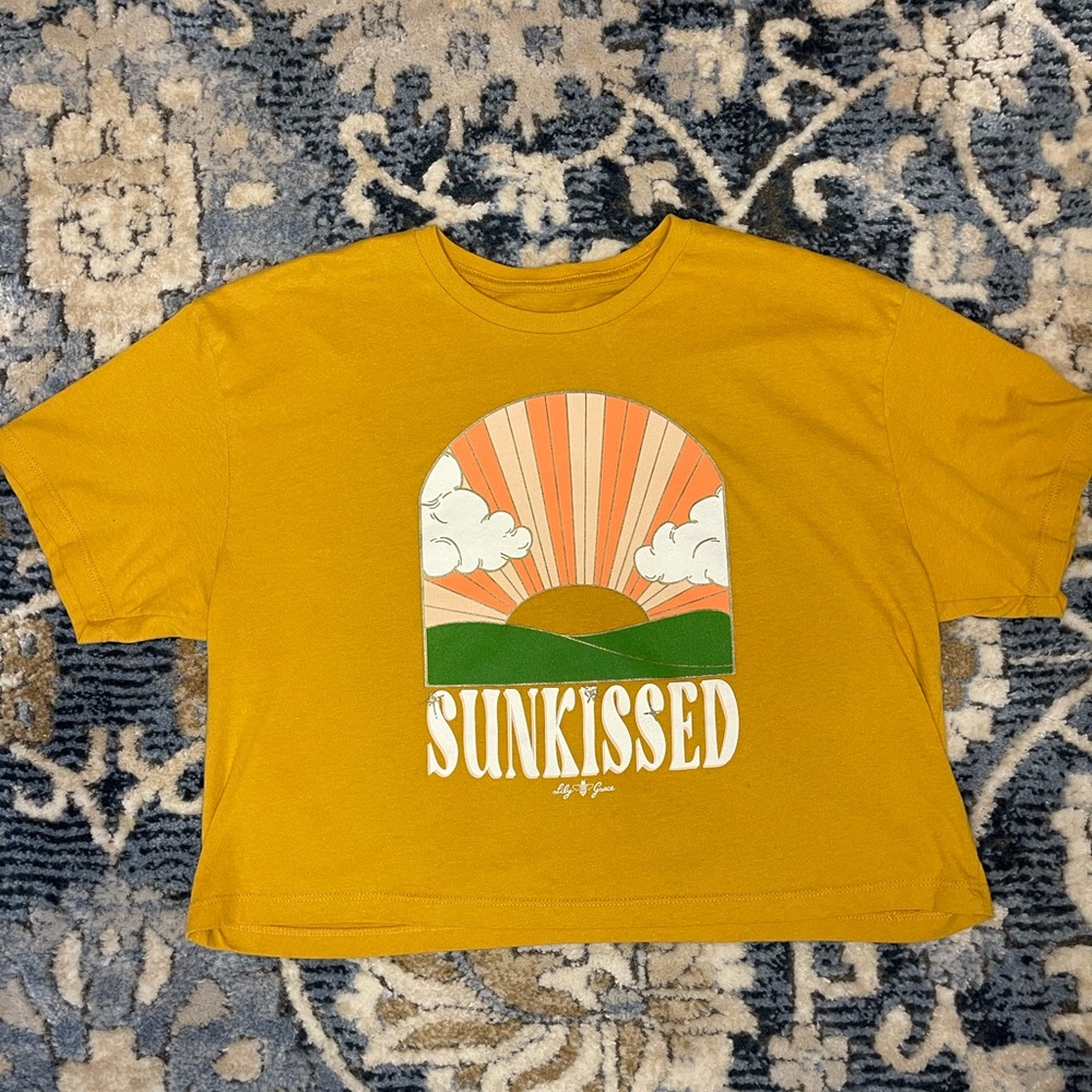 Cropped graphic tee